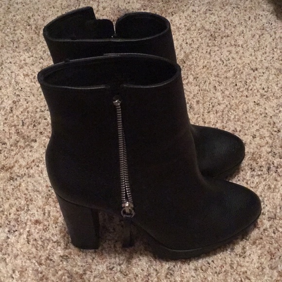 High black boots with silver zippers - Picture 2 of 4